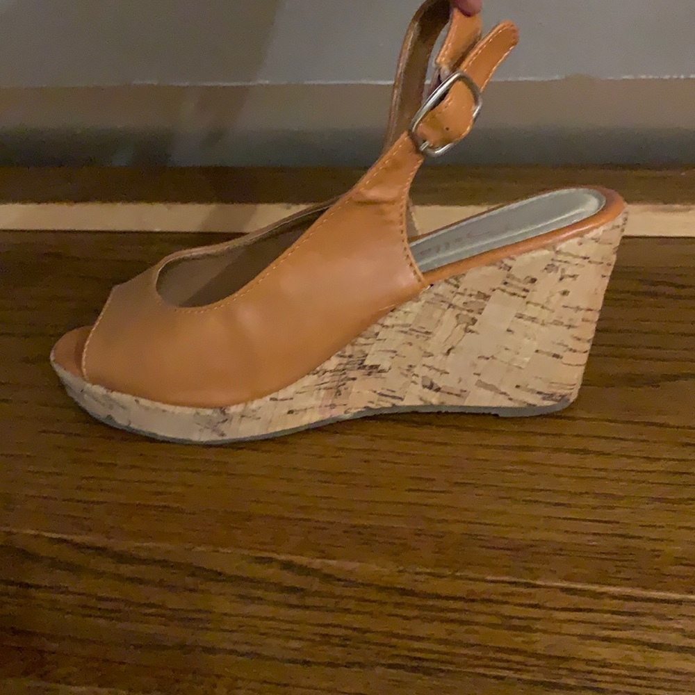 Camel wedge shoes